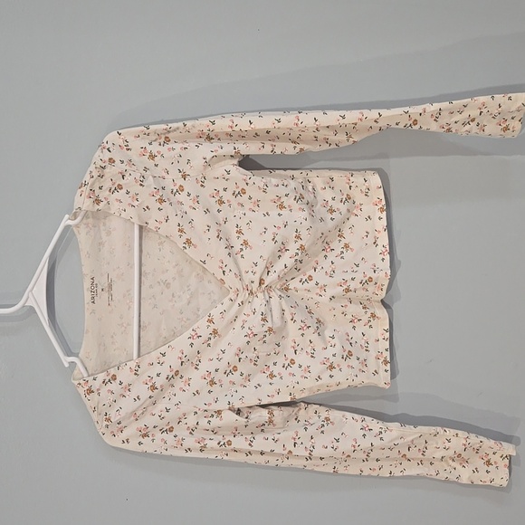 ARIZONA JEAN CO. Juniors Floral Crop Top. Sixe Medium. Gently Worn. - Picture 1 of 4